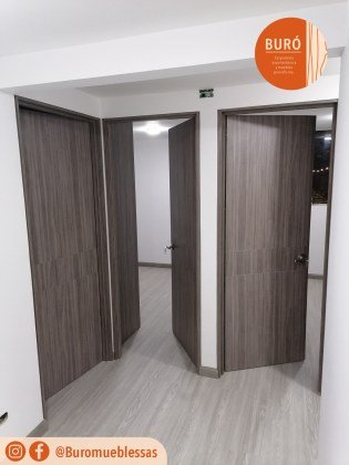 Puerta con marco laterales y cabezal 1.10.jpg